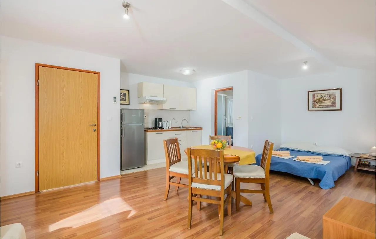 Nice Apartment In Malinska Dubasnica With Kitchen Chorwacja
